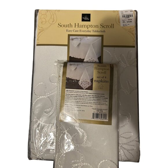 South Hampton Scroll Easy Care White Tablecloth & 4 Napkins Set oblong - Picture 3 of 5